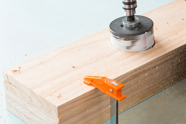Drilling-with-hole-saw