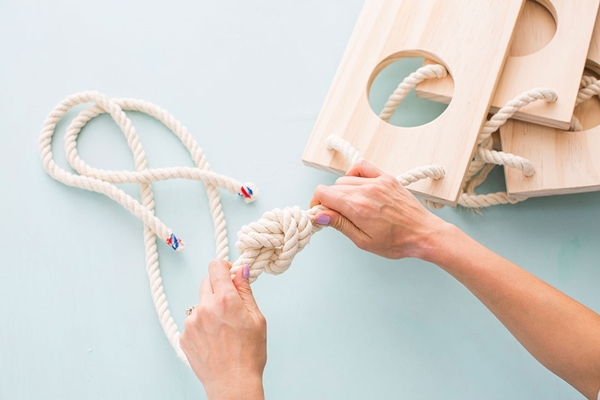 Knotting-Rope-together