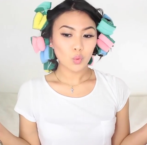 1how to use dish sponge curly hair