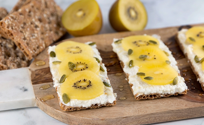 kiwi-cracker