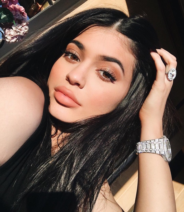 kylie selfie (1)