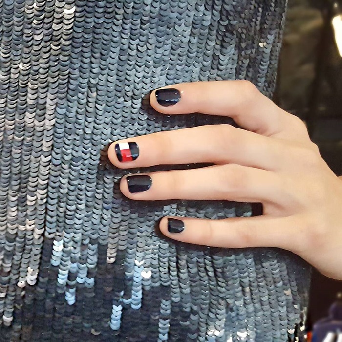 logo nails (4)
