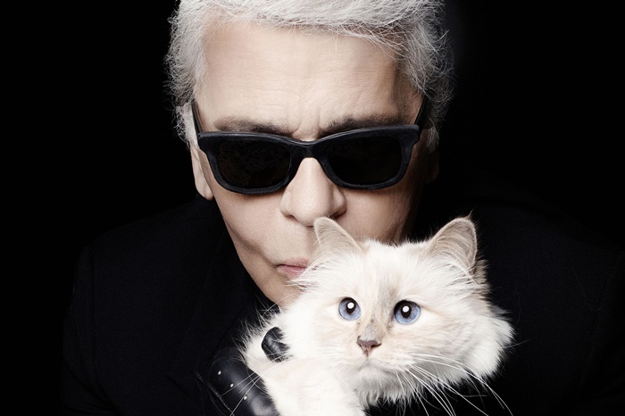 1.คาร์ล ลาเกอร์เฟลด์ กับแมวสุดรักสุดหวง CHOUPETTE ที่นำมาเป็นลายบนรองเท้า