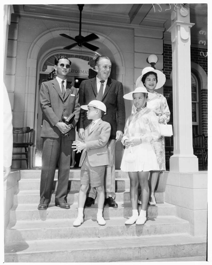 King Rama 9 at Disney Land (2)