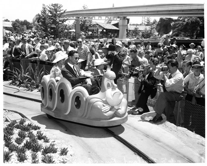 King Rama 9 at Disney Land (5)