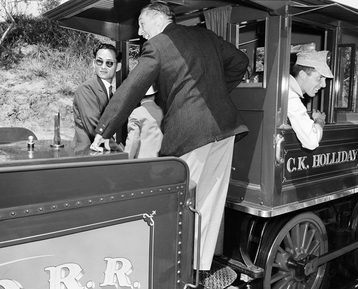 King Rama 9 at Disney Land (8)