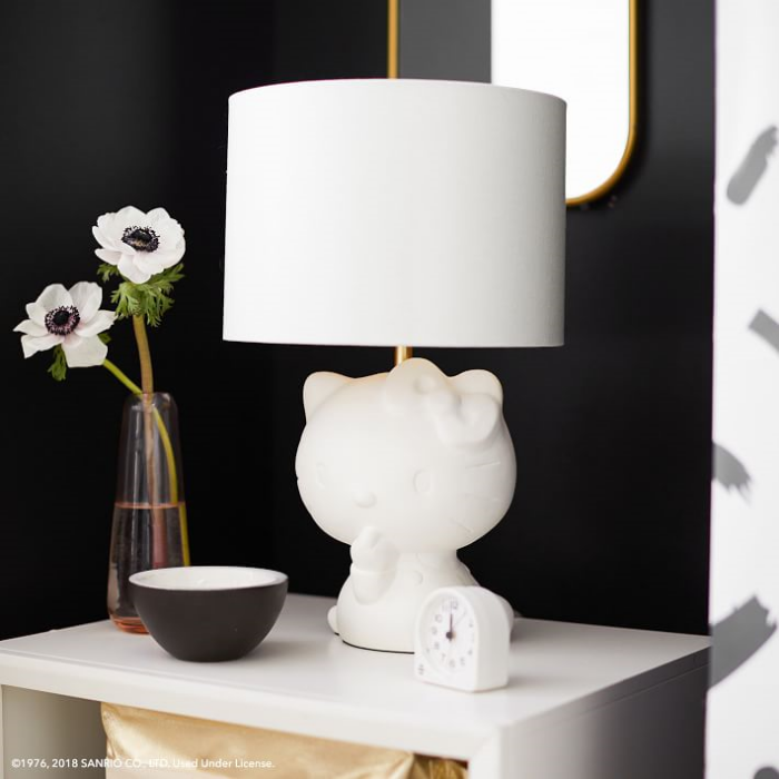 batch_hello-kitty-table-lamp-o (1)