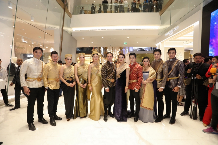 batch_0เหล่านักแสดงร่วมถ่ายภาพร่วมกัน